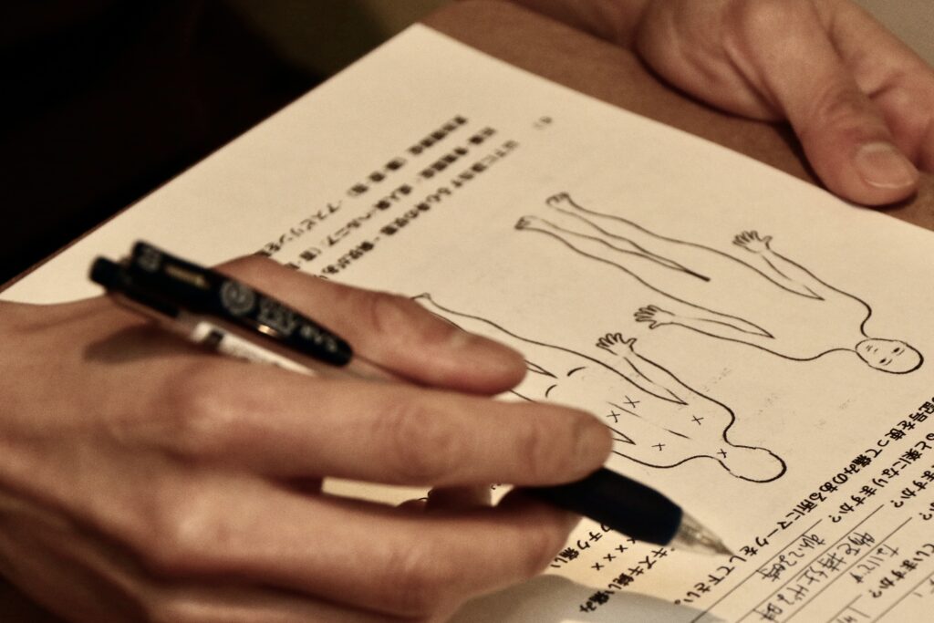 施術の流れ-01問診票の記入